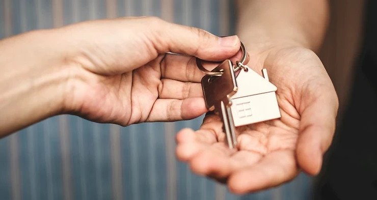 Two out of Three Retirees Plan Not To Move or Downsize!